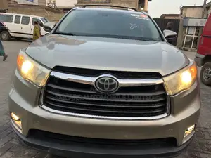 Toyota Highlander Limited V6 4x4 (3.5L 6cyl 6A) 2016 Gold