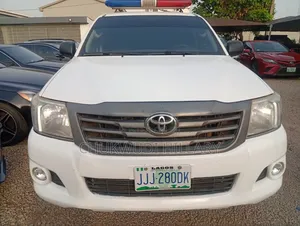 Toyota Hilux 2014 White