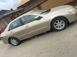 Honda Accord 2.0 Comfort 2005 Gold