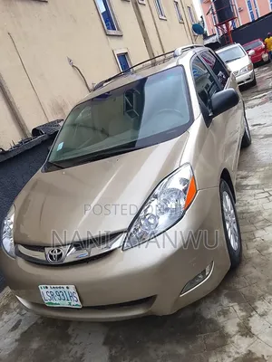 Toyota Sienna 2008 Gold