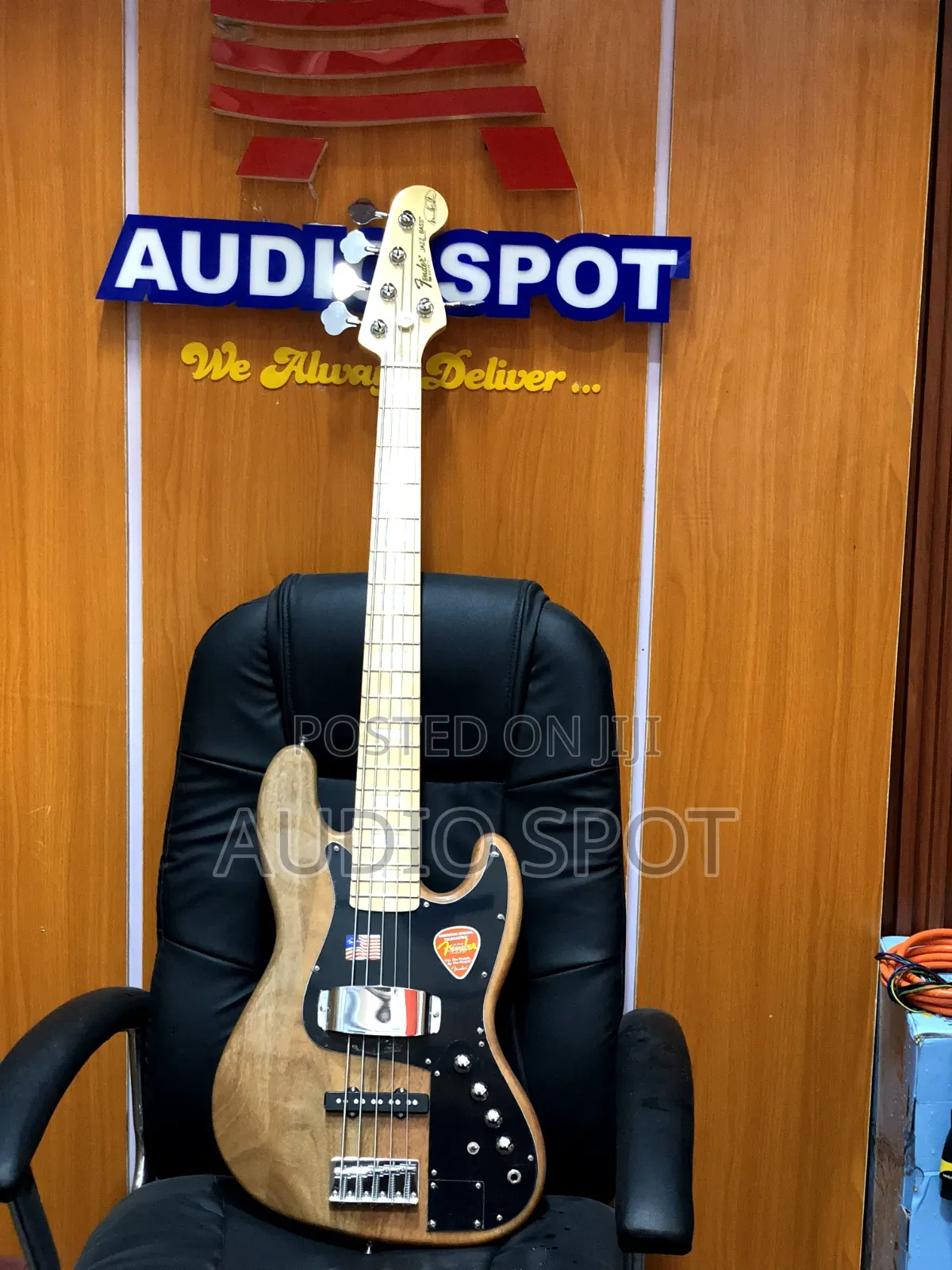 Fender Jazz 5 Strings Active Bass Guitar