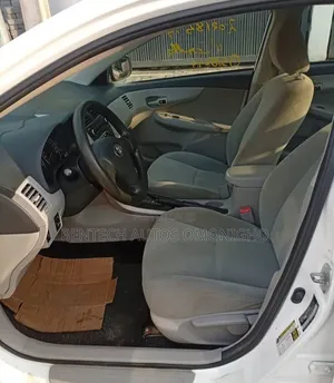 Toyota Corolla LE 4dr Sedan (1.8L 4cyl 4A) 2011 Beige
