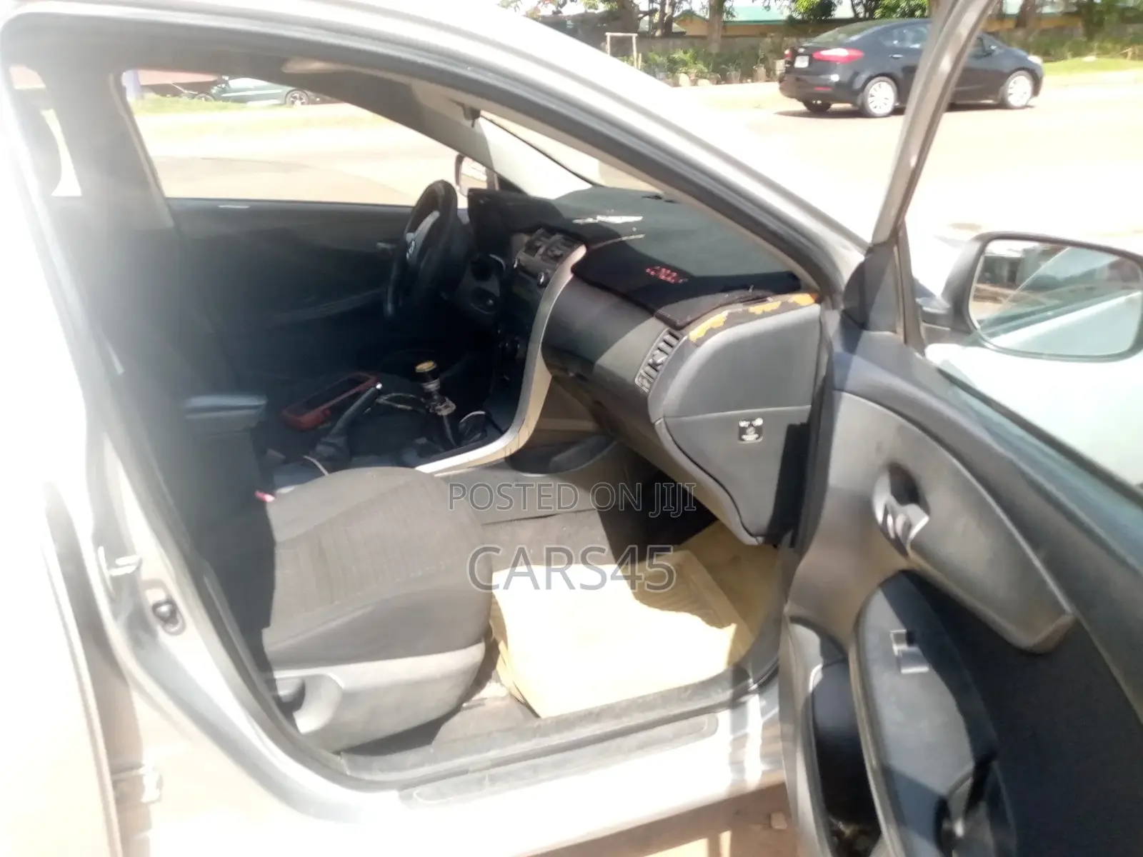Toyota Corolla 2012 Silver