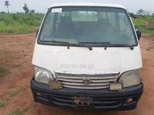 Toyota HiAce 2004 White