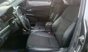 Toyota Camry SE w/Special Edition Pkg (2.5L 4cyl 6A) 2016 Ivory