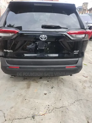 Toyota RAV4 XLE FWD 2019 Black