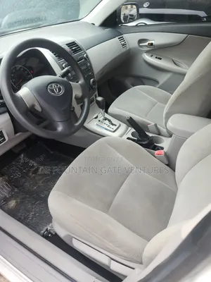 Toyota Corolla LE 4dr Sedan (1.8L 4cyl 4A) 2011 White