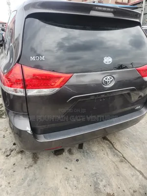 Toyota Sienna XLE AWD 7-Passenger 2013 Black