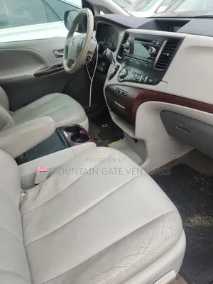 Toyota Sienna XLE AWD 7-Passenger 2013 Black