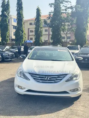 Hyundai Sonata SE Sedan FWD (2.4L 4cyl 6A) 2012 White