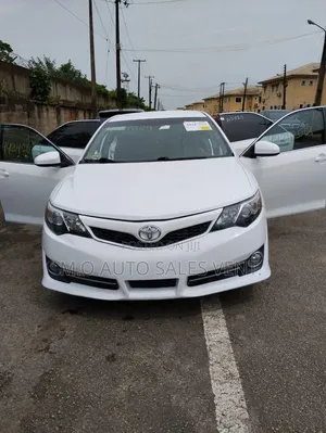 Toyota Camry SE 4dr Sedan (2.5L 4cyl 6A) 2013 White