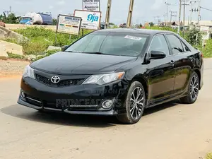 Toyota Camry SE 4dr Sedan (2.5L 4cyl 6A) 2014 Black