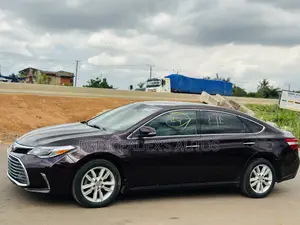Toyota Avalon XLE Premium Sedan FWD (3.5L 6cyl 6A) 2013 Red
