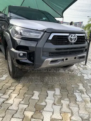 New Toyota Hilux 2025 Black