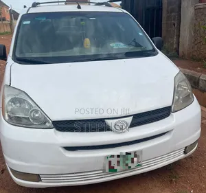 Toyota Sienna 2006 White