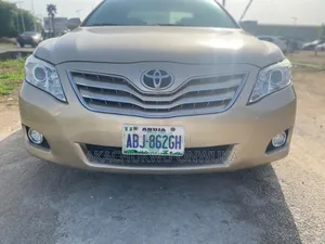 Toyota Camry 2010 Gold