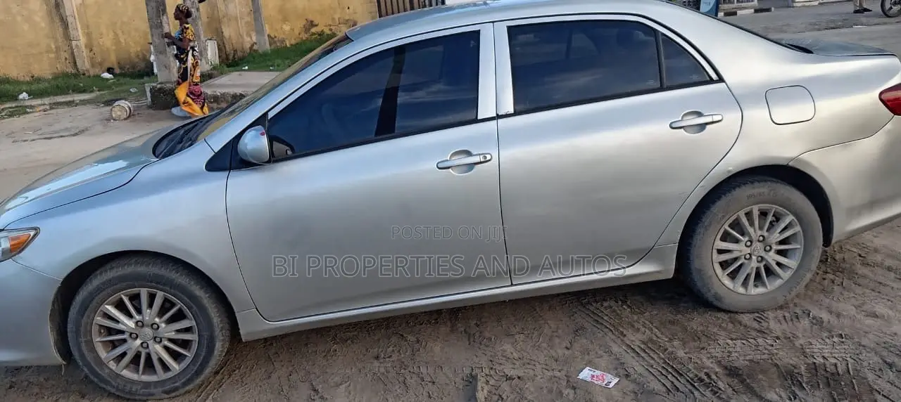 Toyota Corolla 2010 Silver