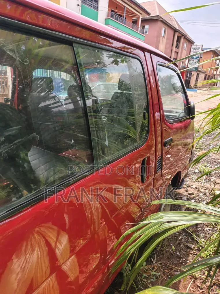 Toyota HiAce 2002 Red