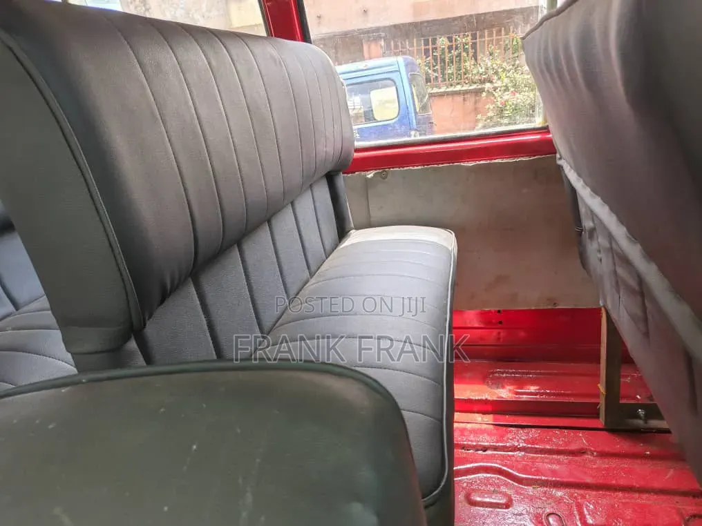 Toyota HiAce 2002 Red