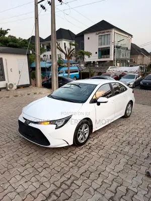 Toyota Corolla LE 2022 White