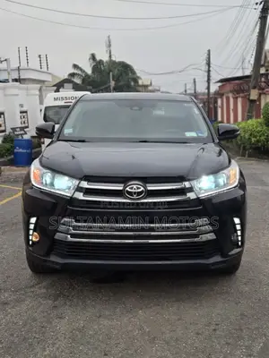 Toyota Highlander XLE 4x4 V6 (3.5L 6cyl 8A) 2018 Black
