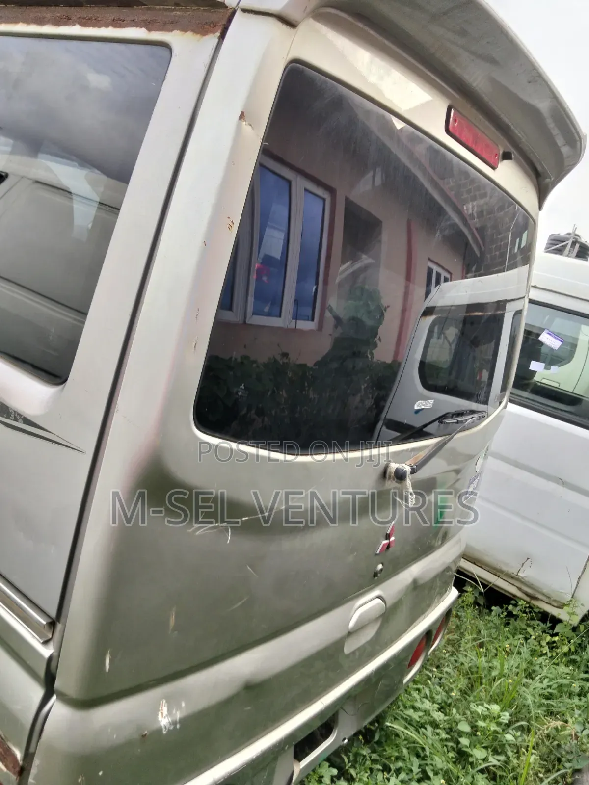 Mitsubishi Space Gear 2001 Brown