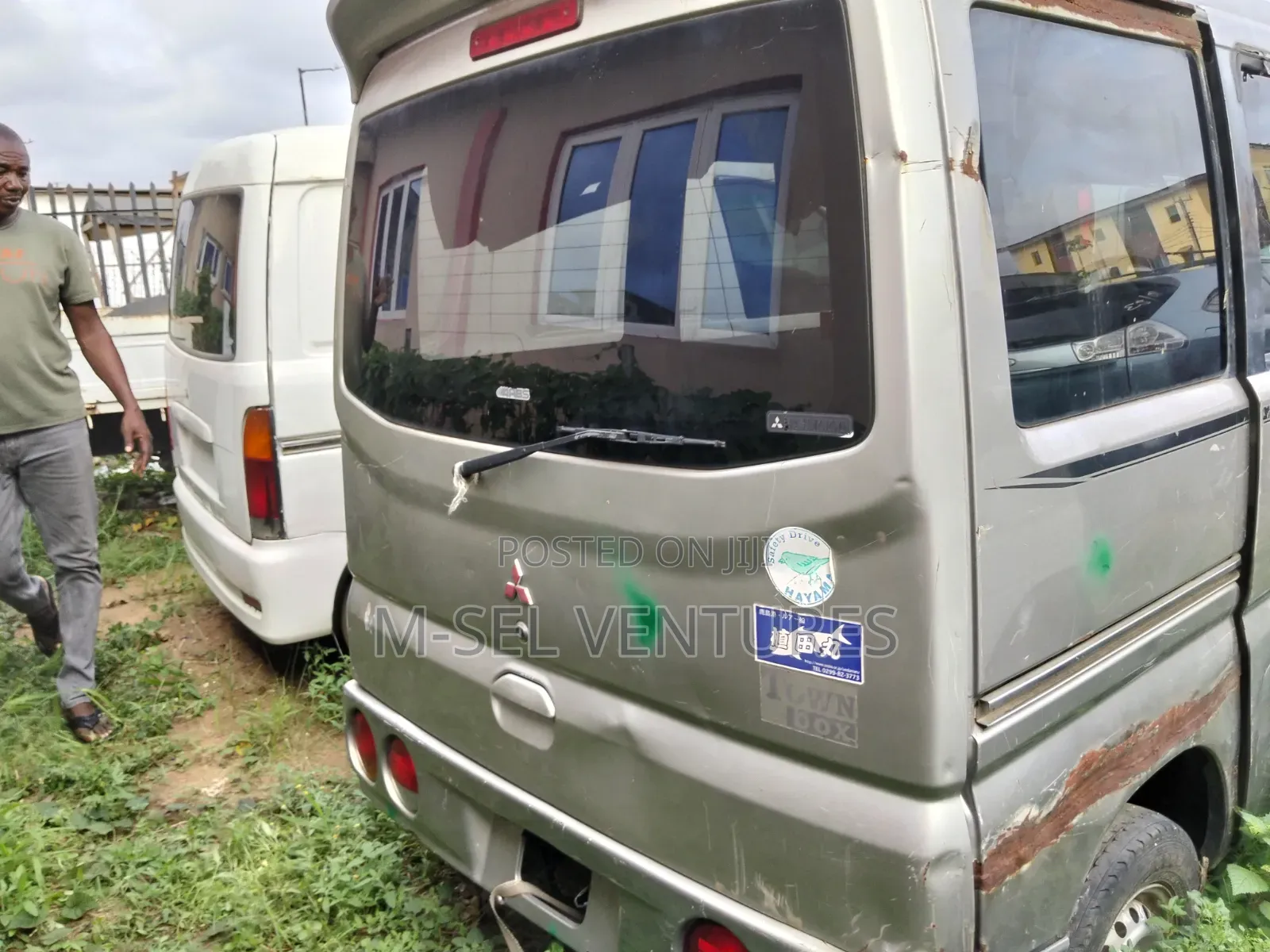 Mitsubishi Space Gear 2001 Brown