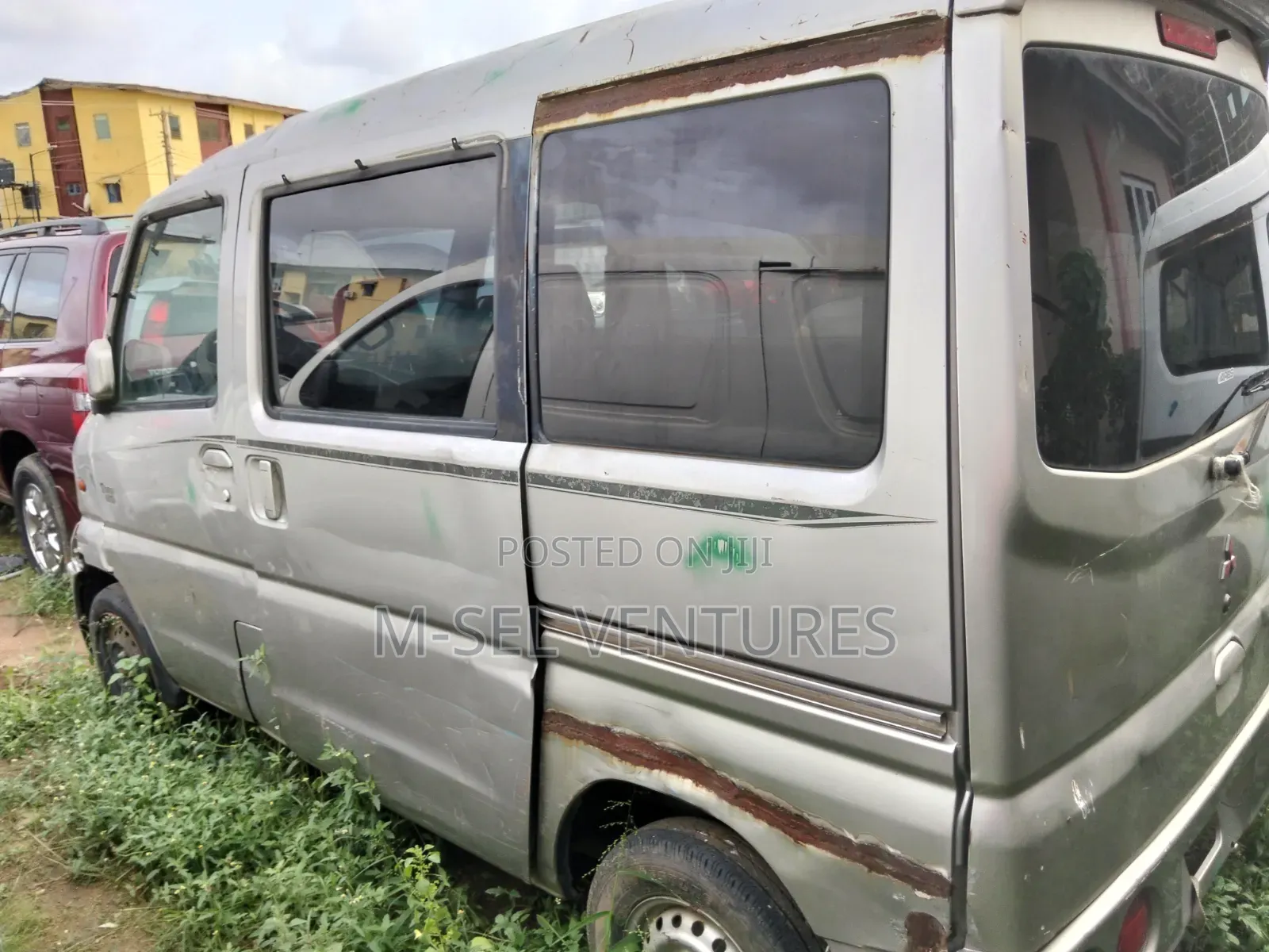 Mitsubishi Space Gear 2001 Brown