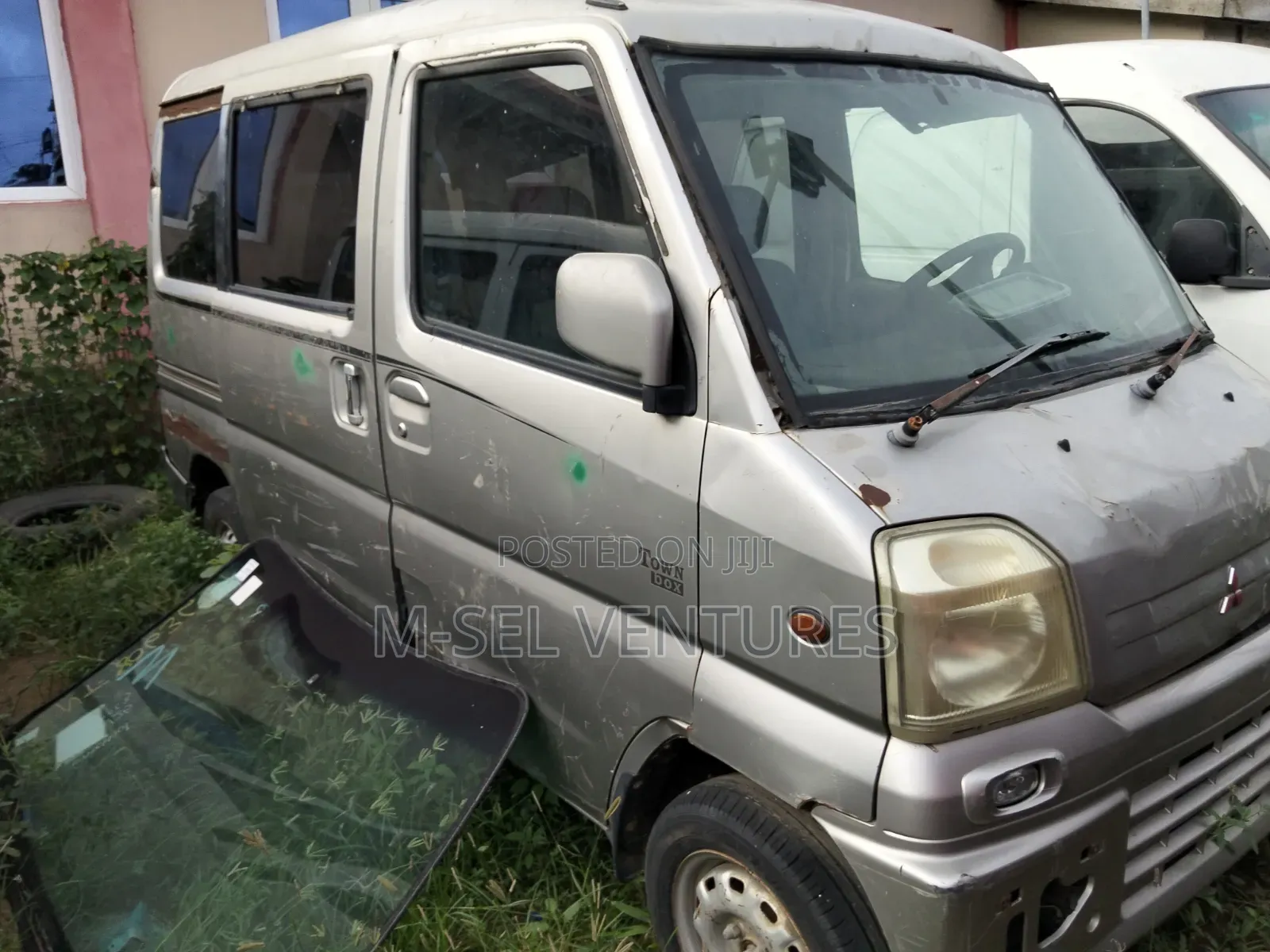 Mitsubishi Space Gear 2001 Brown