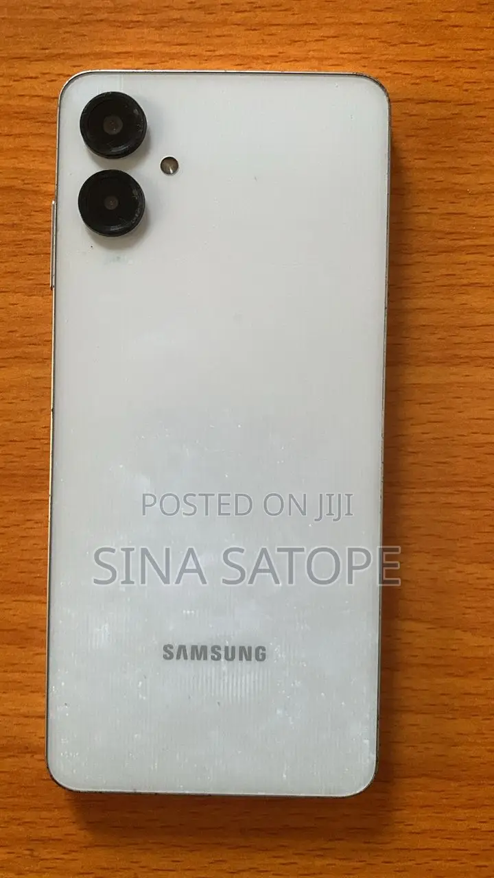 Samsung Galaxy A06 128 GB Gray