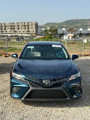 Toyota Camry SE FWD (2.5L 4cyl 8AM) 2018