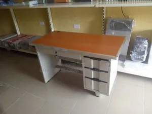 Metal Four Feet Office Table