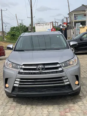 Toyota Highlander XLE 2019 Silver