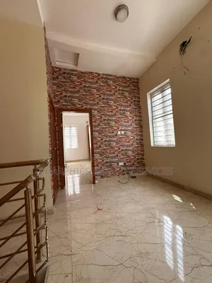 4bdrm Duplex in Chevron for rent