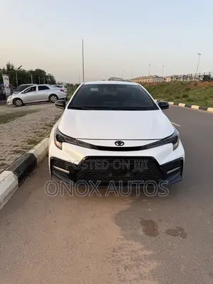Toyota Corolla SE 2021 White