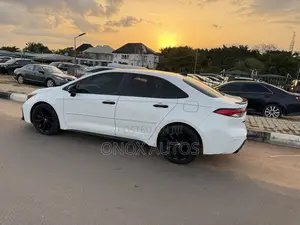Toyota Corolla SE 2021 White