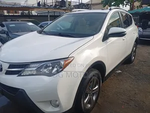 Toyota RAV4 Limited 4dr SUV AWD (2.5L 4cyl 6A) 2015 White