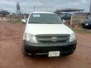 Toyota Hilux 2010 White