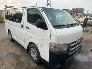Toyota HiAce 2013 White