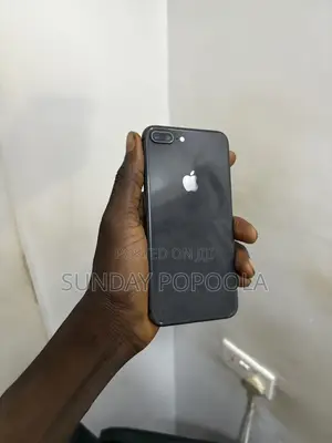 Apple iPhone 8 Plus 64 GB Black