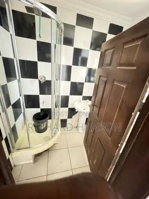 1bdrm Shared Apartment in Not Mini Flat, Chevron for rent