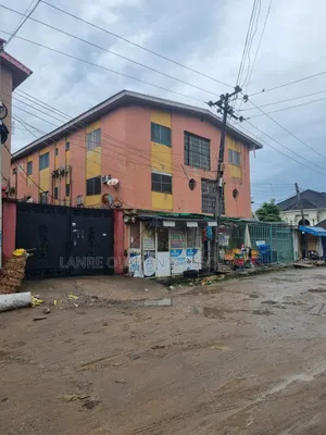 3bdrm Block of Flats in Okota, Lagos for sale