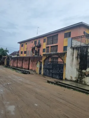 3bdrm Block of Flats in Okota, Lagos for sale