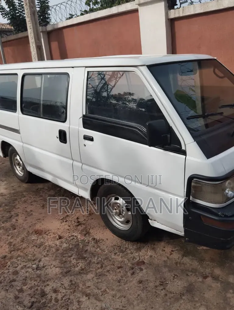 Mitsubishi L300 2000 White