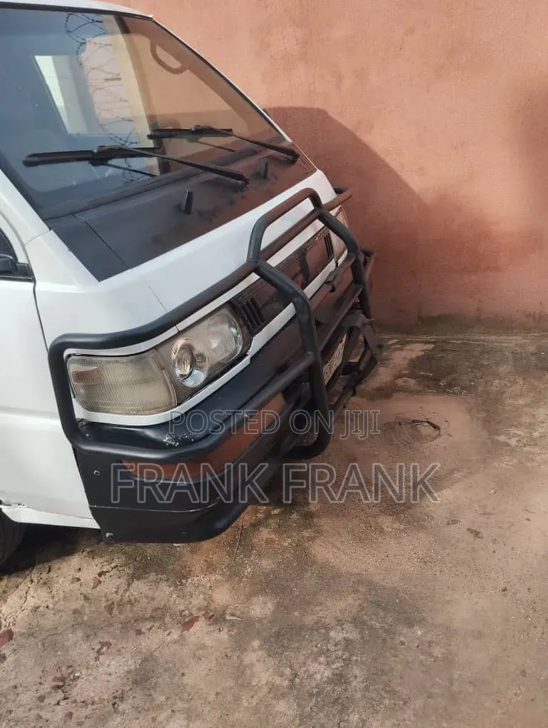 Mitsubishi L300 2000 White