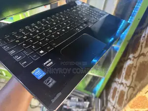 Laptop Toshiba Satellite C850 8GB Intel Core i7 HDD 1T