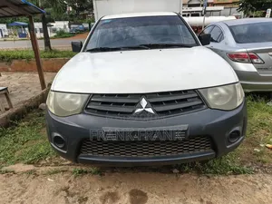 Mitsubishi L200 2006 White