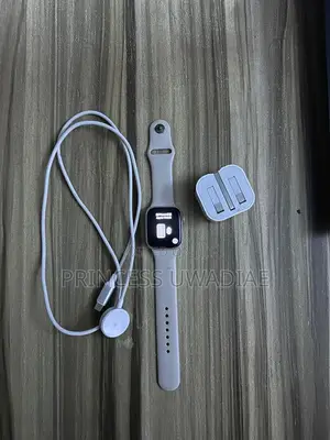 Apple Watch Series 8 45mm Gps(Wifi Only) 100% Battery Health.