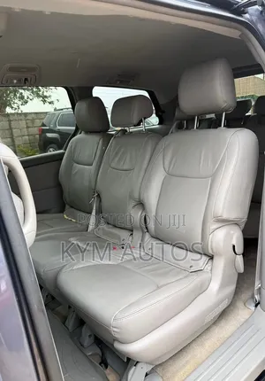 Toyota Sienna 2009 Gray