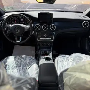 Mercedes-Benz GLA 250 2018 Blue